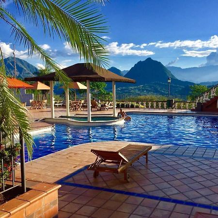 Real Dinastia Hotel ลาปินตาดา ภายนอก รูปภาพ
