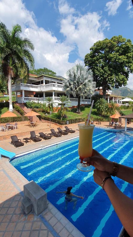 Real Dinastia Hotel ลาปินตาดา ภายนอก รูปภาพ