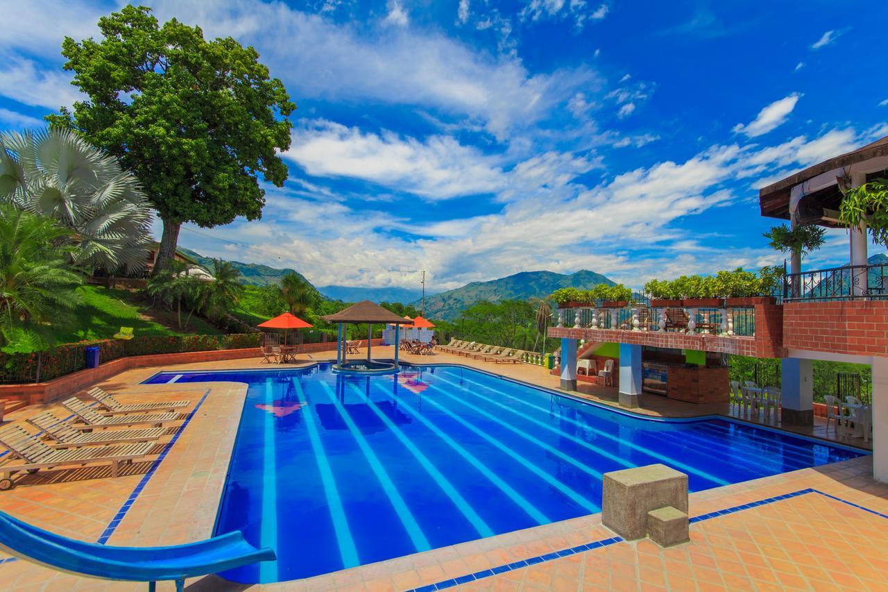 Real Dinastia Hotel ลาปินตาดา ภายนอก รูปภาพ