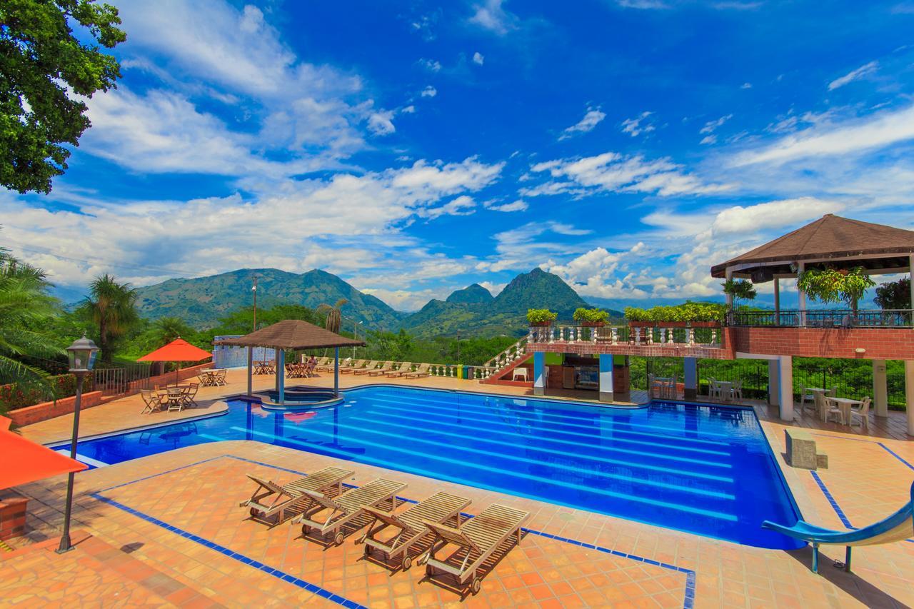 Real Dinastia Hotel ลาปินตาดา ภายนอก รูปภาพ